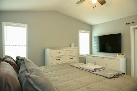 Casa en venta en Miami, Florida, 3 dormitorios, 154.03 m2 № 1945732 - foto 9