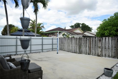 Casa en venta en Miami, Florida, 3 dormitorios, 154.03 m2 № 1945732 - foto 21