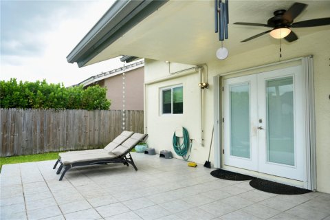 Casa en venta en Miami, Florida, 3 dormitorios, 154.03 m2 № 1945732 - foto 17