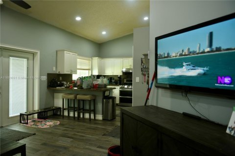 Casa en venta en Miami, Florida, 3 dormitorios, 154.03 m2 № 1945732 - foto 6