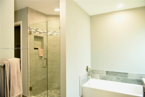 Casa en venta en Miami, Florida, 3 dormitorios, 154.03 m2 № 1945732 - foto 10