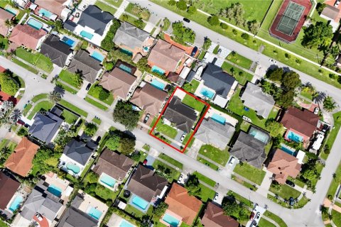 Casa en venta en Miami, Florida, 3 dormitorios, 154.03 m2 № 1945732 - foto 30