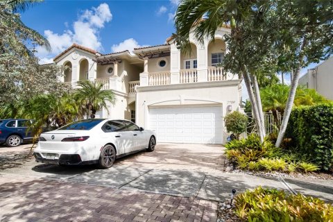 Touwnhouse à vendre à Fort Lauderdale, Floride: 3 chambres, 265.33 m2 № 2373827 - photo 2