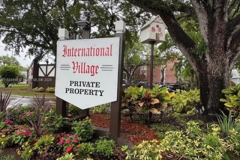 Copropriété à vendre à Lauderhill, Floride: 2 chambres, 106.84 m2 № 1817679 - photo 2