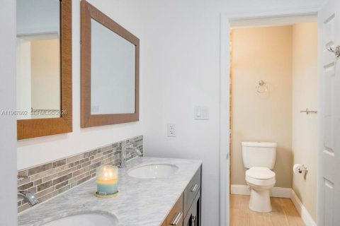 Casa en venta en South Miami, Florida, 4 dormitorios, 197.6 m2 № 2029054 - foto 7