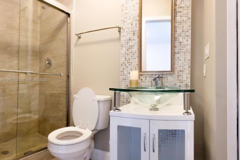 Casa en venta en South Miami, Florida, 4 dormitorios, 197.6 m2 № 2029054 - foto 8