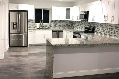 Casa en venta en South Miami, Florida, 4 dormitorios, 197.6 m2 № 2029054 - foto 16