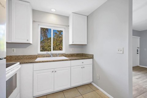 Condominio en venta en Sarasota, Florida, 1 dormitorio, 51.28 m2 № 2094134 - foto 12