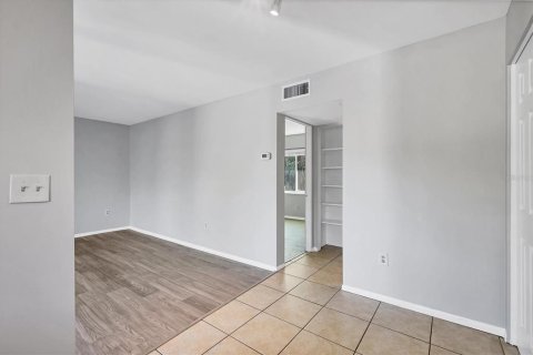 Condominio en venta en Sarasota, Florida, 1 dormitorio, 51.28 m2 № 2094134 - foto 14