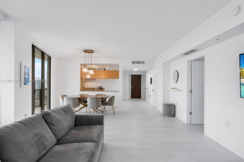 Condo in Sunny Isles Beach, Florida, 2 bedrooms  № 2011205 - photo 8