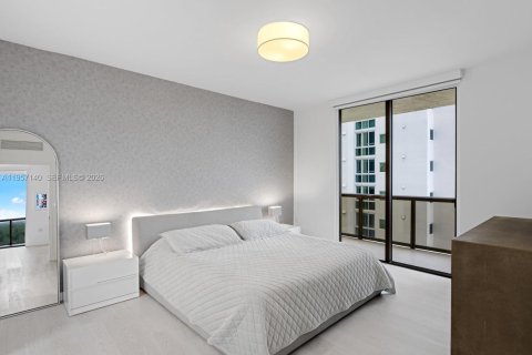 Condo in Sunny Isles Beach, Florida, 2 bedrooms  № 2011205 - photo 19