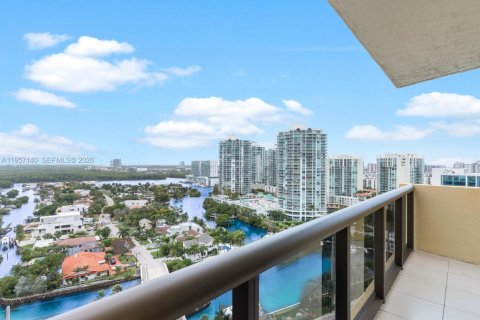 Condo in Sunny Isles Beach, Florida, 2 bedrooms  № 2011205 - photo 28