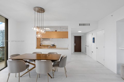 Condo in Sunny Isles Beach, Florida, 2 bedrooms  № 2011205 - photo 13