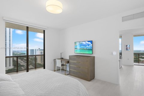 Condo in Sunny Isles Beach, Florida, 2 bedrooms  № 2011205 - photo 20