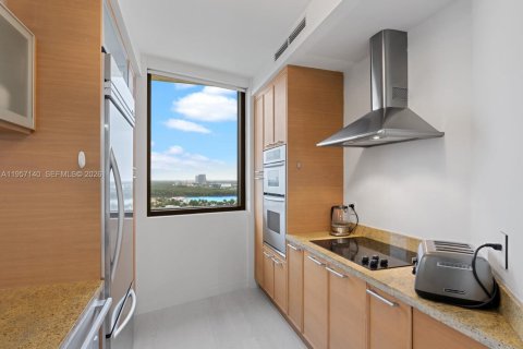 Condo in Sunny Isles Beach, Florida, 2 bedrooms  № 2011205 - photo 16