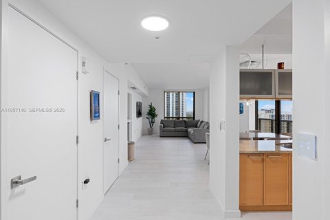 Condo in Sunny Isles Beach, Florida, 2 bedrooms  № 2011205 - photo 2