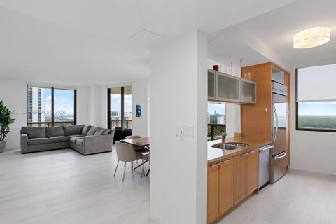 Condo in Sunny Isles Beach, Florida, 2 bedrooms  № 2011205 - photo 3