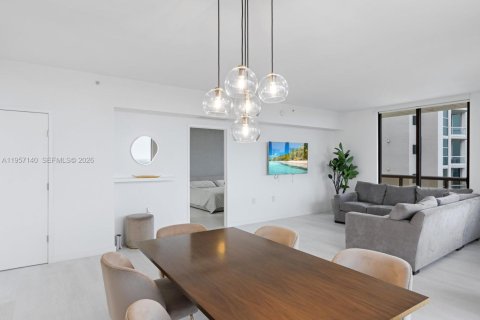 Condo in Sunny Isles Beach, Florida, 2 bedrooms  № 2011205 - photo 5