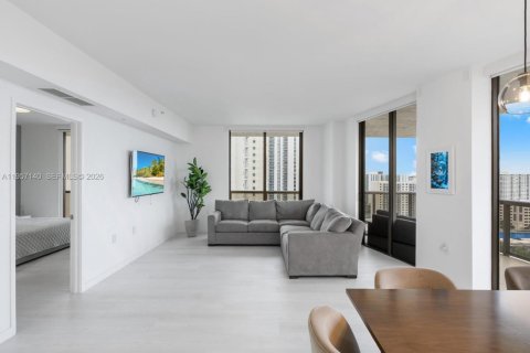 Condo in Sunny Isles Beach, Florida, 2 bedrooms  № 2011205 - photo 9
