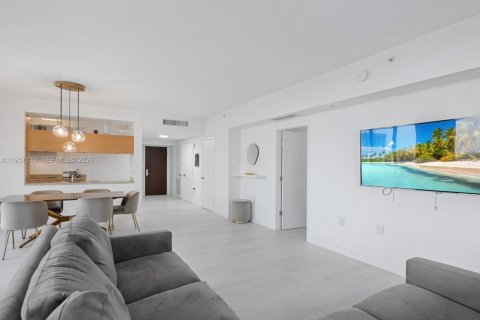 Condo in Sunny Isles Beach, Florida, 2 bedrooms  № 2011205 - photo 7