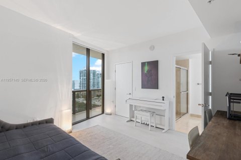 Condo in Sunny Isles Beach, Florida, 2 bedrooms  № 2011205 - photo 26