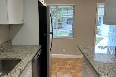 Apartment in Fort Lauderdale, Florida 2 bedrooms, 696.67 sq.m. № 2289253 - photo 10