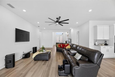 Casa en venta en Wesley Chapel, Florida, 4 dormitorios, 231.98 m2 № 2215723 - foto 16
