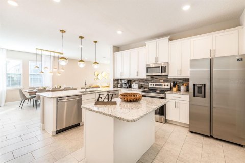 Villa ou maison à vendre à Kissimmee, Floride: 6 chambres, 308.16 m2 № 2141110 - photo 5