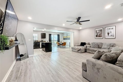 Townhouse in Lakeland, Florida 3 bedrooms, 164.53 sq.m. № 1916643 - photo 13