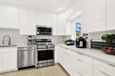 House in Cutler Bay, Florida 3 bedrooms, 109.07 sq.m. № 2056514 - photo 8