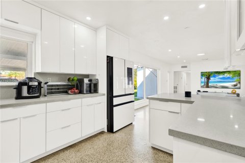 House in Cutler Bay, Florida 3 bedrooms, 109.07 sq.m. № 2056514 - photo 10