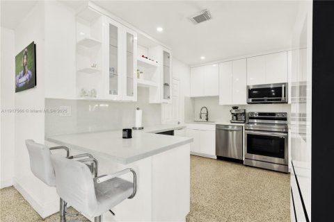 House in Cutler Bay, Florida 3 bedrooms, 109.07 sq.m. № 2056514 - photo 6