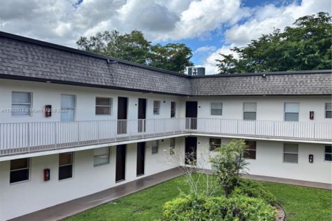 Apartment in Miami, Florida 1 bedroom, 65.87 sq.m. № 1956015 - photo 11