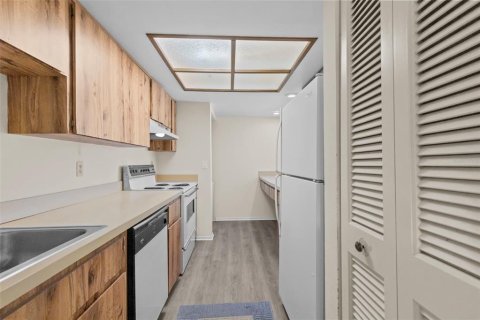 Condo in Tampa, Florida, 1 bedroom  № 1870691 - photo 8