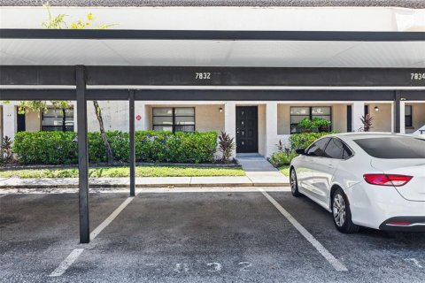 Condo in Tampa, Florida, 1 bedroom  № 1870691 - photo 29