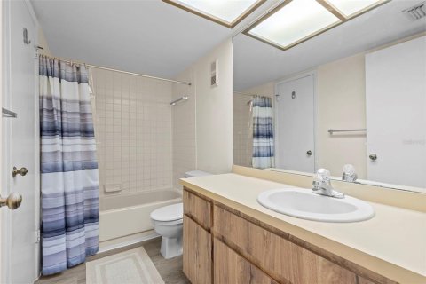 Condo in Tampa, Florida, 1 bedroom  № 1870691 - photo 23