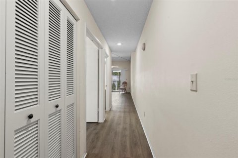 Condo in Tampa, Florida, 1 bedroom  № 1870691 - photo 2