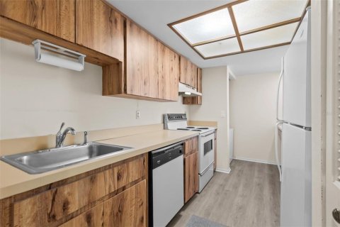 Condo in Tampa, Florida, 1 bedroom  № 1870691 - photo 7