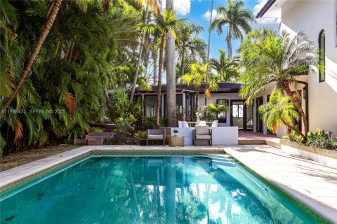 House in Fort Lauderdale, Florida 5 bedrooms, 437.66 sq.m. № 2076872 - photo 17