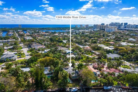 House in Fort Lauderdale, Florida 5 bedrooms, 437.66 sq.m. № 2076872 - photo 22