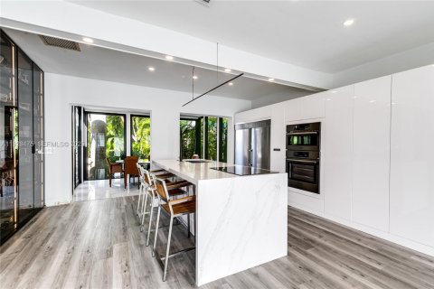 House in Fort Lauderdale, Florida 5 bedrooms, 437.66 sq.m. № 2076872 - photo 6