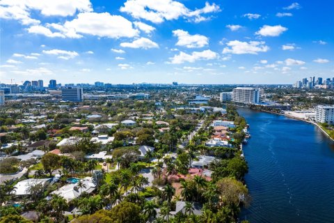 House in Fort Lauderdale, Florida 5 bedrooms, 437.66 sq.m. № 2076872 - photo 25