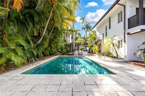 House in Fort Lauderdale, Florida 5 bedrooms, 437.66 sq.m. № 2076872 - photo 16