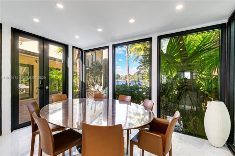 House in Fort Lauderdale, Florida 5 bedrooms, 437.66 sq.m. № 2076872 - photo 7