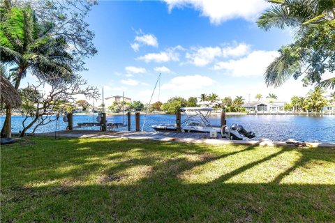 House in Fort Lauderdale, Florida 5 bedrooms, 437.66 sq.m. № 2076872 - photo 15