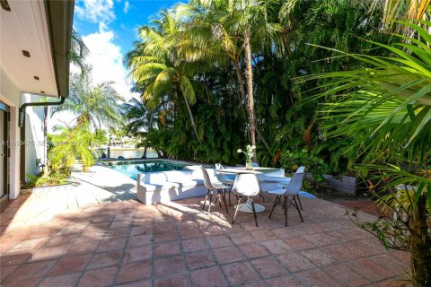 House in Fort Lauderdale, Florida 5 bedrooms, 437.66 sq.m. № 2076872 - photo 18