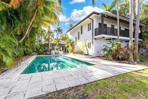 House in Fort Lauderdale, Florida 5 bedrooms, 437.66 sq.m. № 2076872