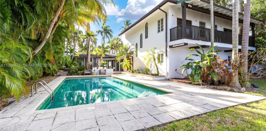 House in Fort Lauderdale, Florida 5 bedrooms, 437.66 sq.m. № 2076872