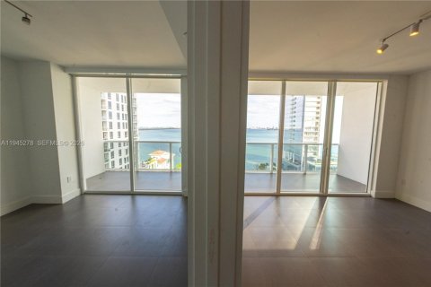 Condominio en alquiler en Miami, Florida, 3 dormitorios, 146.88 m2 № 2006893 - foto 22