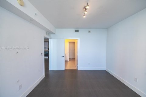 Condominio en alquiler en Miami, Florida, 3 dormitorios, 146.88 m2 № 2006893 - foto 25